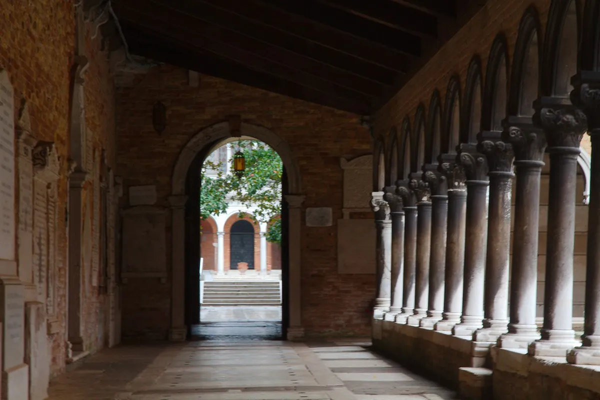 10 Best Sights Near the Market Colonnade Wooden Architecture