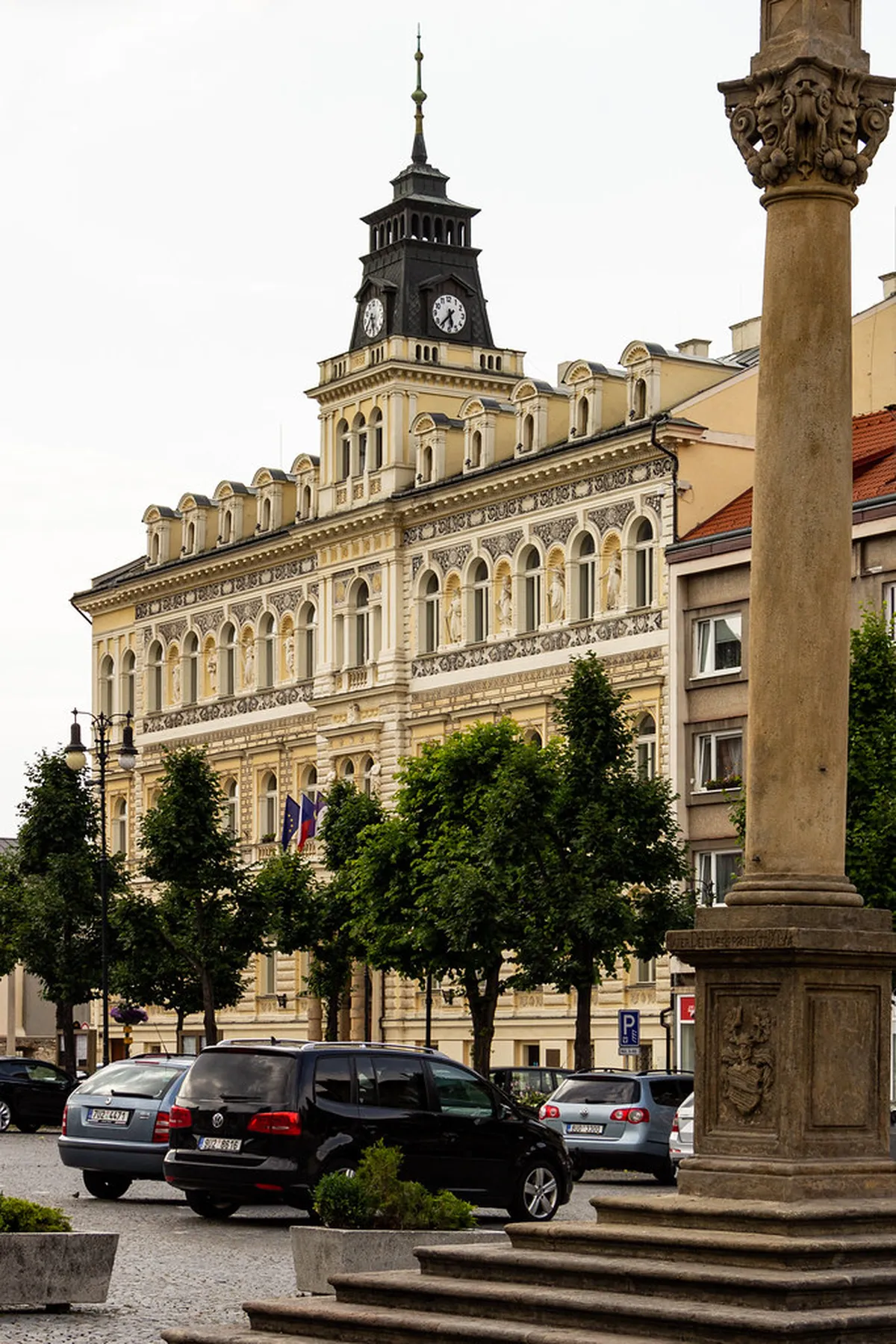 Marian Plague Column Lower Square: Olomouc Comparison
