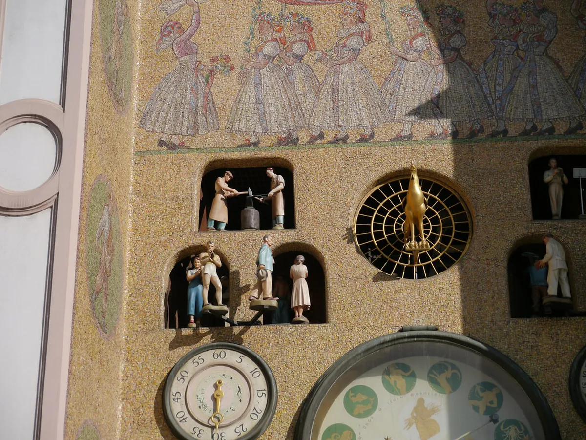 Olomouc Astronomical Clock: 10 Best Things to See