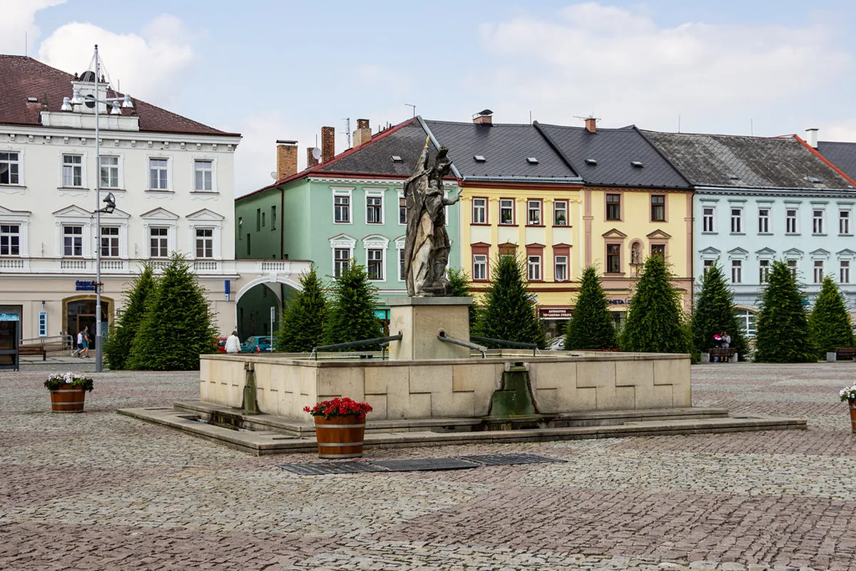 Olomouc Baroque Fountains Tour: A 2-Day Guide
